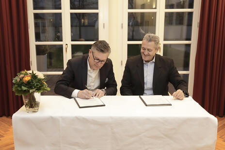 Vertragsunterzeichnung Oliver Schobert & Ralf Männlein 